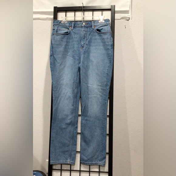 Elizabeth and James The Vintage Straight Jeans - Picture 2 of 7